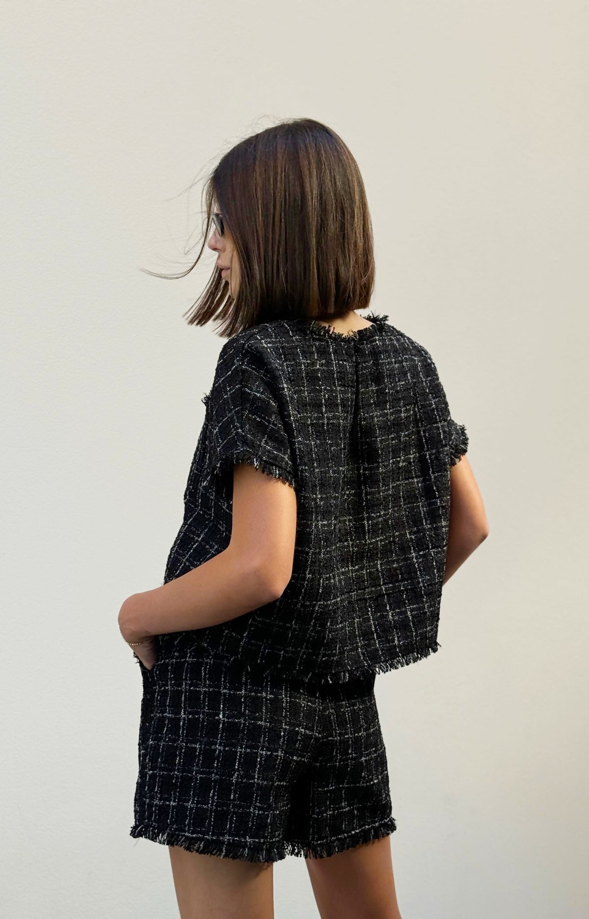 Discover the Milano Tweed Frayed Hem Top, the perfect addition to your fall wardrobe. This chic and stylish tweed top features a beautiful plaid detail and a unique frayed hem, blending comfort with contemporary fashion. Elevate your autumn look with our Milano tweed frayed hem top, ideal for both casual outings and sophisticated gatherings.&nbsp;
