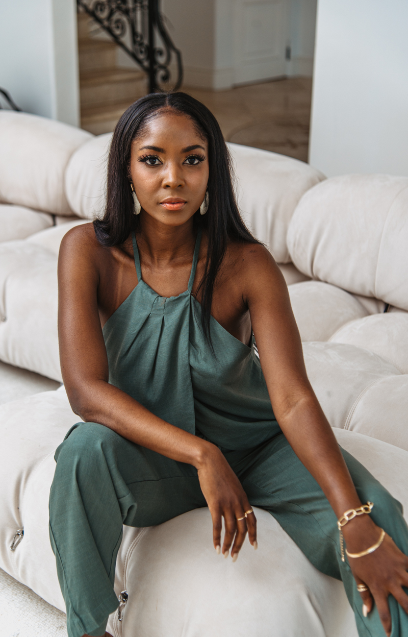 Introducing our Mabel Linen Halter Neck Top - a stylish choice for your summer ensemble. This halter top, made from luxurious linen, features a fashionable wrap neck style with a tie at the back neck, perfect for sunny days. Pair it effortlessly with our Mabel drawstring linen pant for a coordinated and chic look. Embrace chic and breezy vibes with this top.