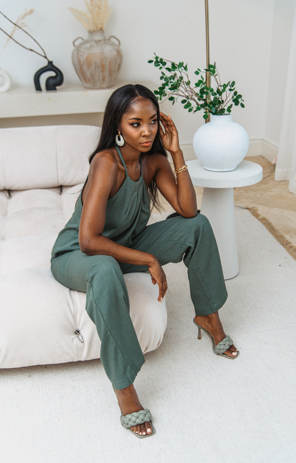 Introducing our Mabel Linen Halter Neck Top - a stylish choice for your summer ensemble. This halter top, made from luxurious linen, features a fashionable wrap neck style with a tie at the back neck, perfect for sunny days. Pair it effortlessly with our Mabel drawstring linen pant for a coordinated and chic look. Embrace chic and breezy vibes with this top.