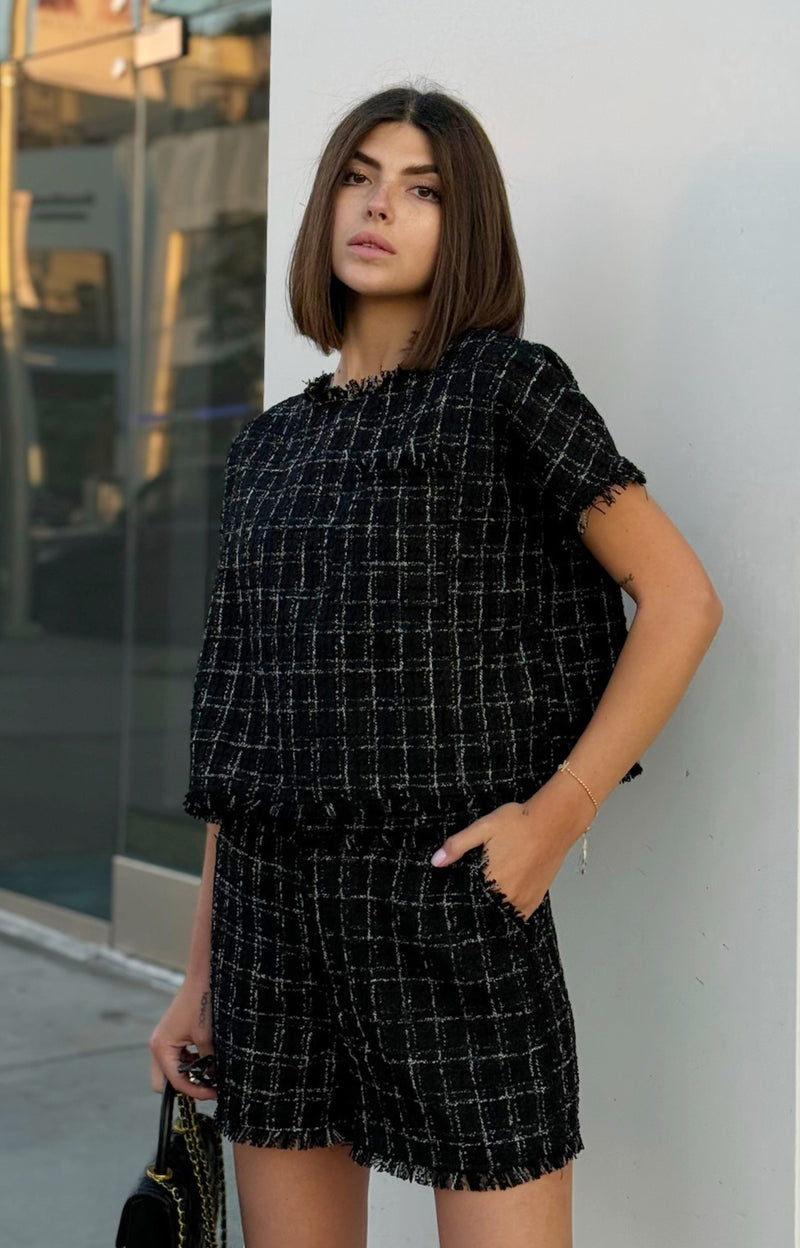 Step into fall fashion with our Milano Tweed Frayed Hem Shorts. These chic shorts feature beautiful plaid details and a trendy frayed hem, perfect for stylish layering. Complete your look by pairing them with the Milano Tweed Frayed Hem Top for a coordinated outfit that exudes effortless elegance.&nbsp;