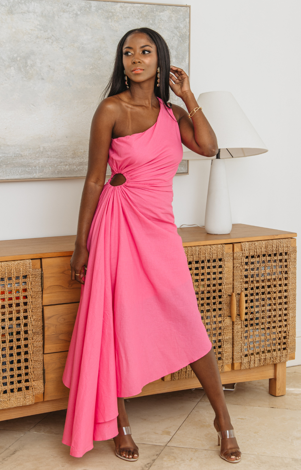 Dress to impress in our Ella Linen One Shoulder Dress, crafted from luxurious linen/cotton fabric, ideal for summer nights out in style. Featuring a chic one-shoulder design and a stylish keyhole detail at the side, this linen dress is a standout piece for your wardrobe.