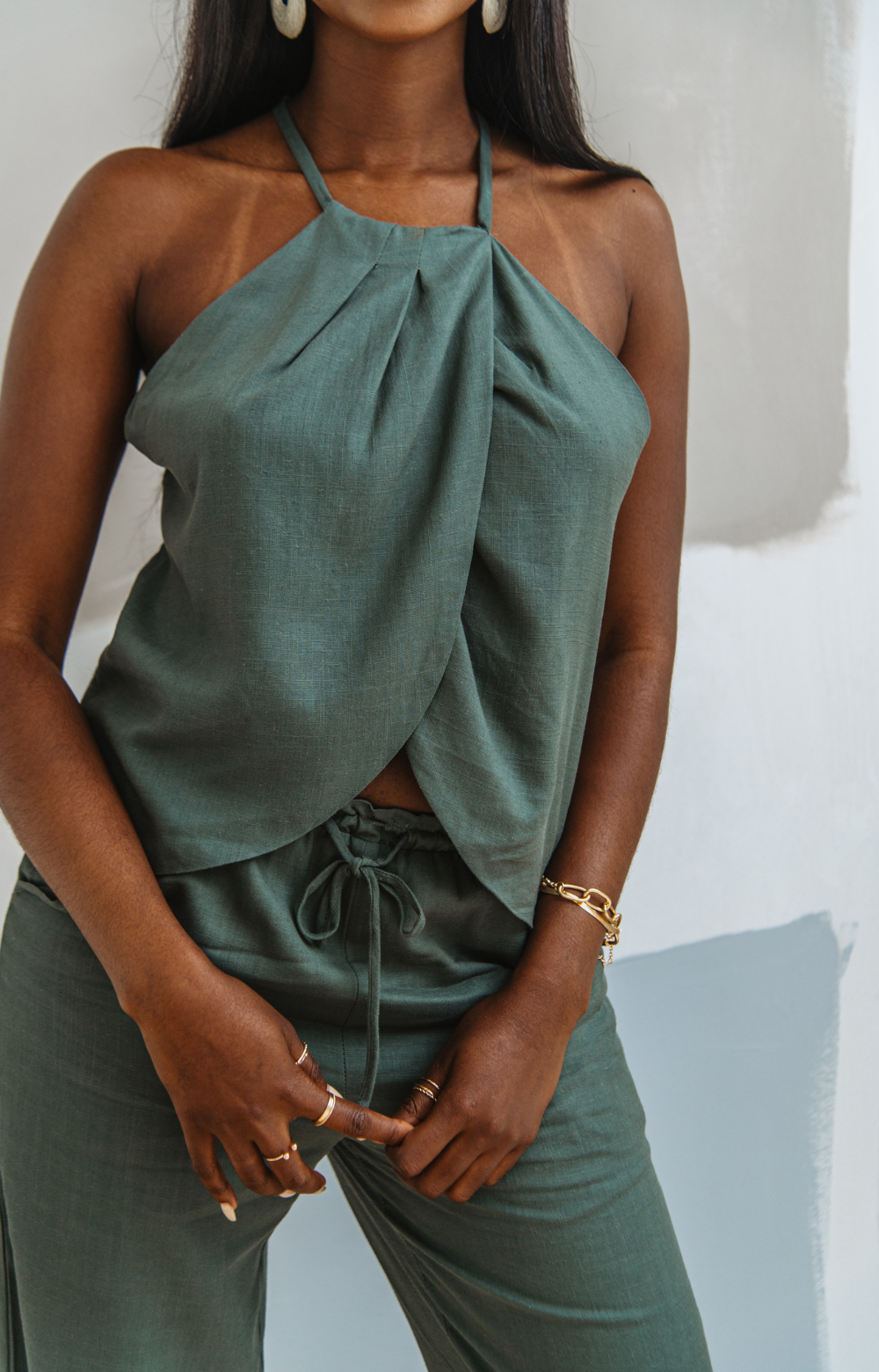 Introducing our Mabel Linen Halter Neck Top - a stylish choice for your summer ensemble. This halter top, made from luxurious linen, features a fashionable wrap neck style with a tie at the back neck, perfect for sunny days. Pair it effortlessly with our Mabel drawstring linen pant for a coordinated and chic look. Embrace chic and breezy vibes with this top.