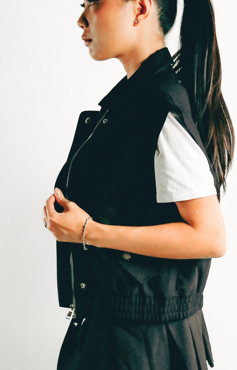 The Mia Lightweight Bomber Jacket is a stylish and versatile addition to any wardrobe. Featuring raw hem sleeves and an elastic waist, this chic jacket offers a flattering fit and a contemporary look. The convenient zipper and snap front make it easy to wear, whether you choose to layer it over your favorite tops or wear it on its own. Perfect for any season, the Mia Jacket effortlessly combines comfort and fashion for a polished finish.

