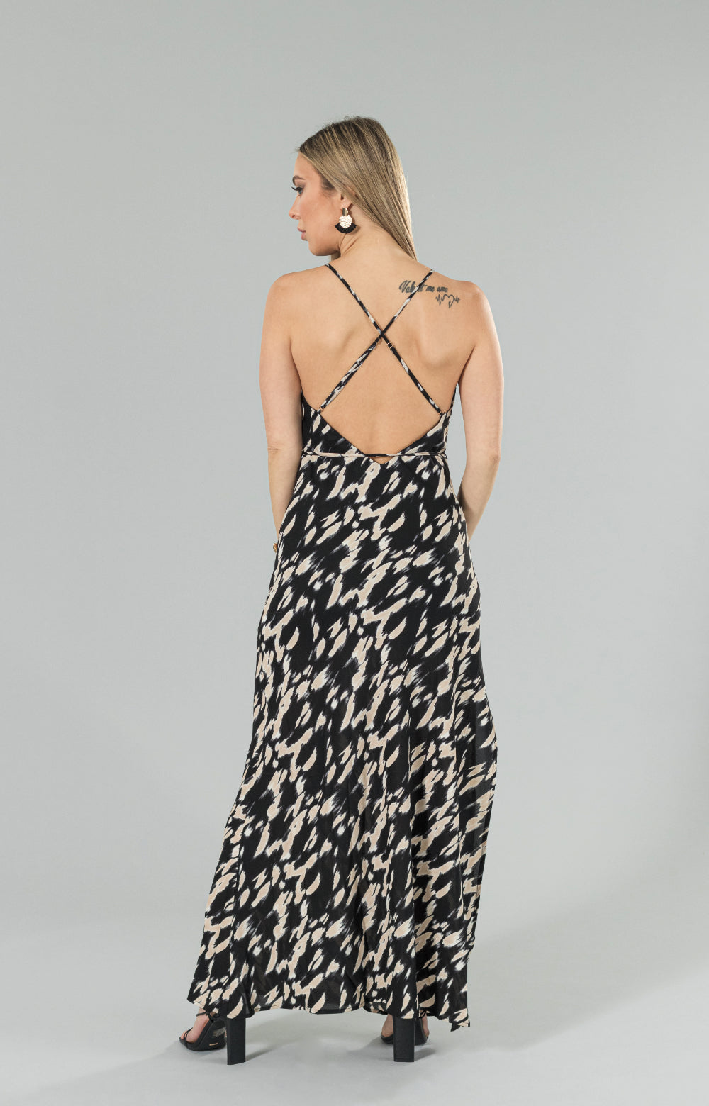 Introducing our must-have Verona <span data-mce-fragment="1">maxi dress with slit </span>for this season, the multi black and beige color long dress with slit with a fashionable twist. This <span data-mce-fragment="1">black long strap dress</span> is a perfect blend of sophistication and style, featuring a unique slit at the front side leg that adds an alluring touch to your look.